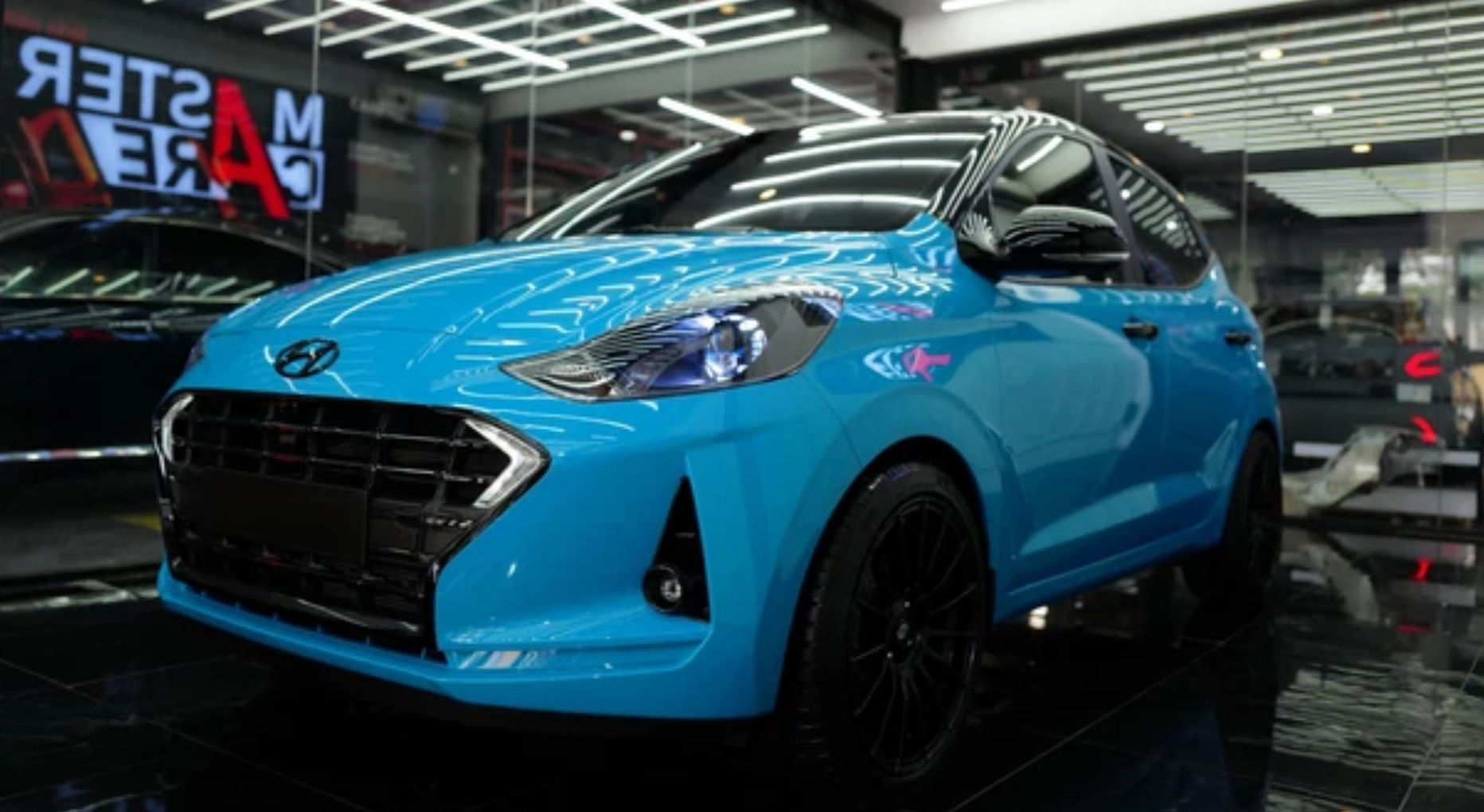 Nữ chủ xe Hyundai Grand i10 sơn và độ đèn kiểu Porsche, nội thất lấy cảm hứng Maybach
